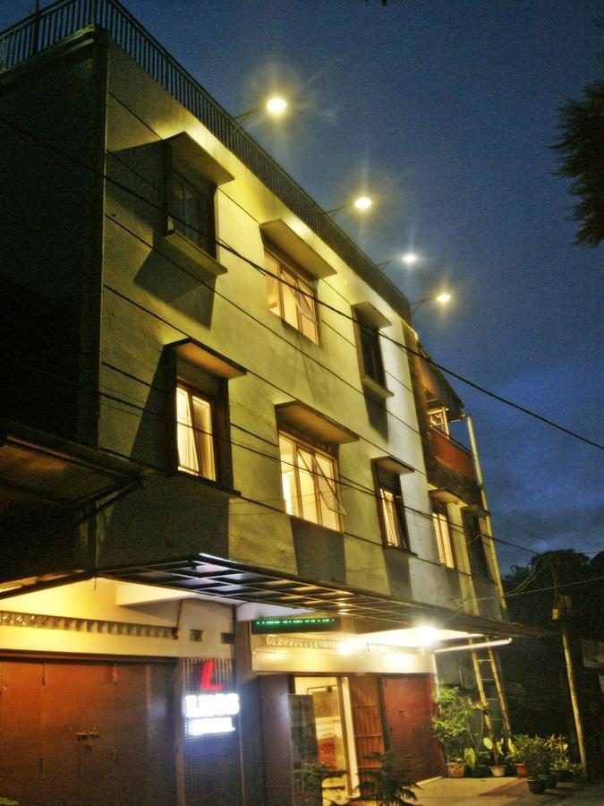 Leos Hotel *