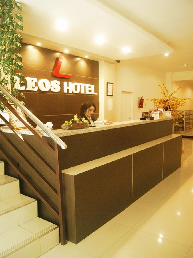 Leos *